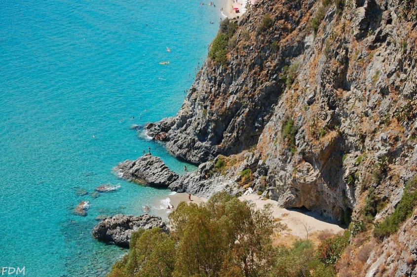 Calabria - scogliera di Copanello e grotte di San Gregorio